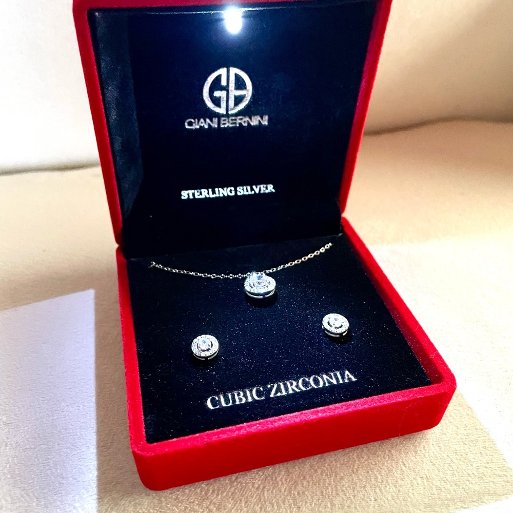 Giani Bernini Silver Necklace with Sparkling Stones